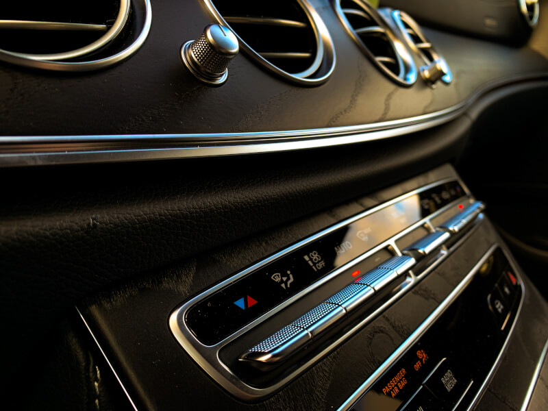 Mercedes-Benz-E300e-klima.jpg